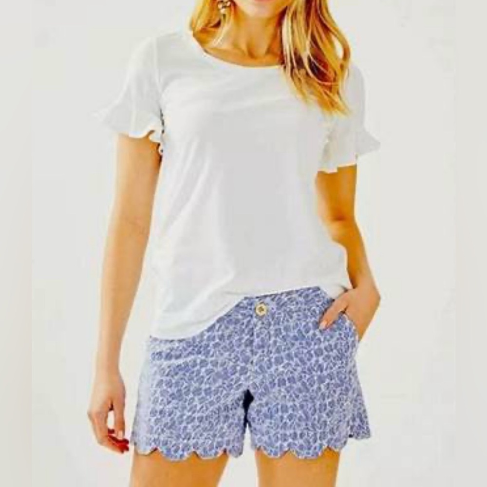 Lilly Pulitzer Buttercup Short in Crew Blue.
Size 10